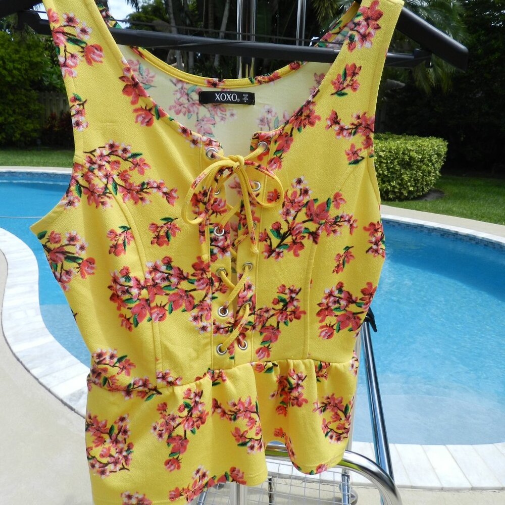 XOXO Women's Top – Size Medium – Trendy & Flattering – Pre-Owned